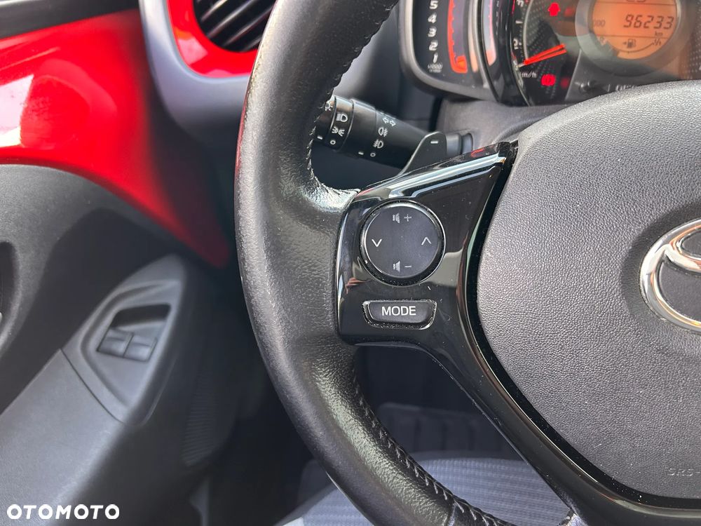 Toyota Aygo x.shift x-play connect - 20