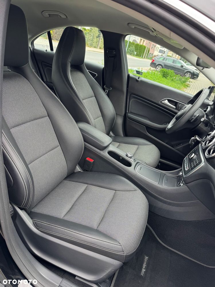 Mercedes-Benz CLA 180 7G-DCT - 11