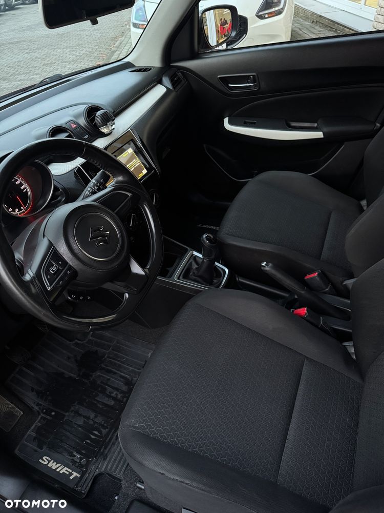Suzuki Swift 1.2 Premium Plus - 10