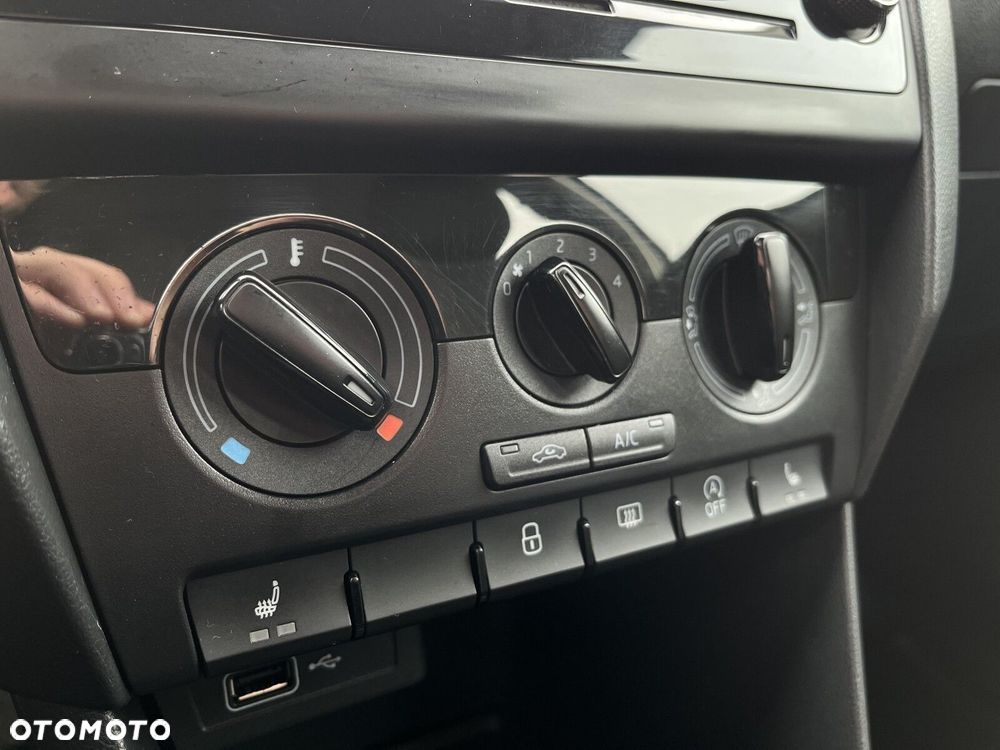 Skoda RAPID 1.0 TSI Ambition - 23