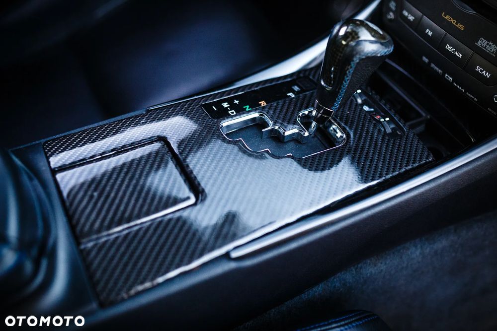 Lexus IS F Sport - 7
