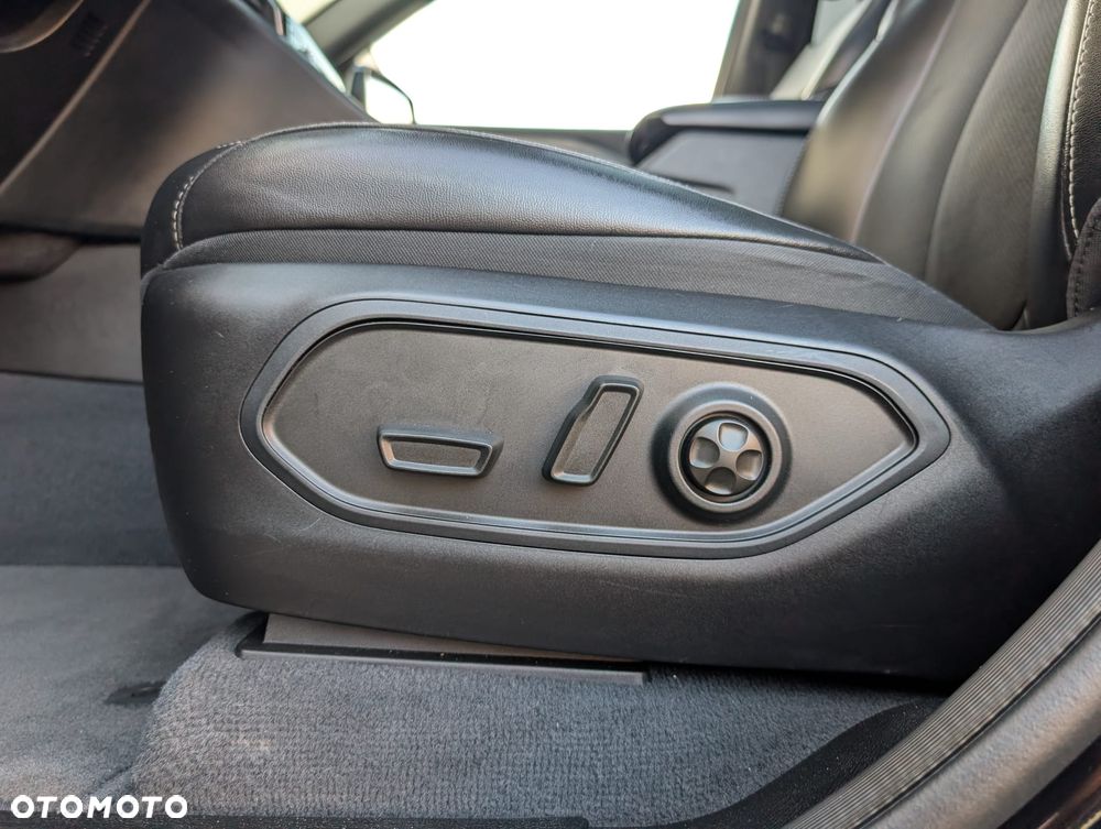Jeep Grand Cherokee - 25