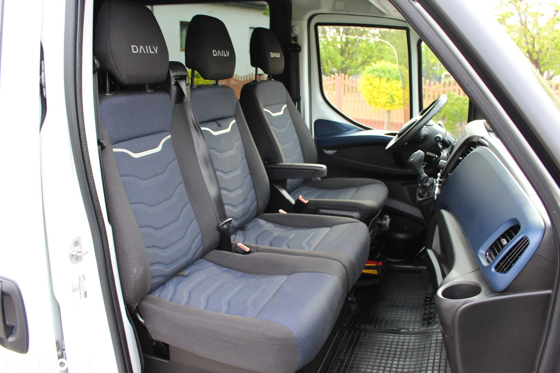 Iveco DAILY 35S18 / 3.0 180KM / AUTOMAT / POLSKI SALON / NISKI PRZEBIEG / SWIATŁA LED / DOKA / BRYGADÓWKA / JAK NOWY !!! - 24