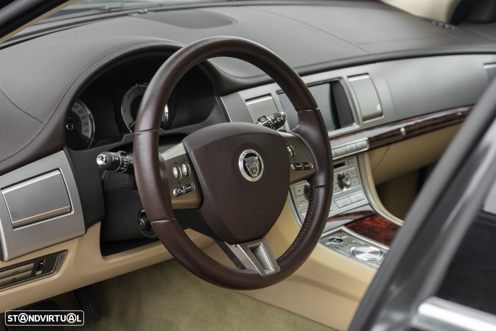 Jaguar XF 3.0 D V6 Luxury - 14