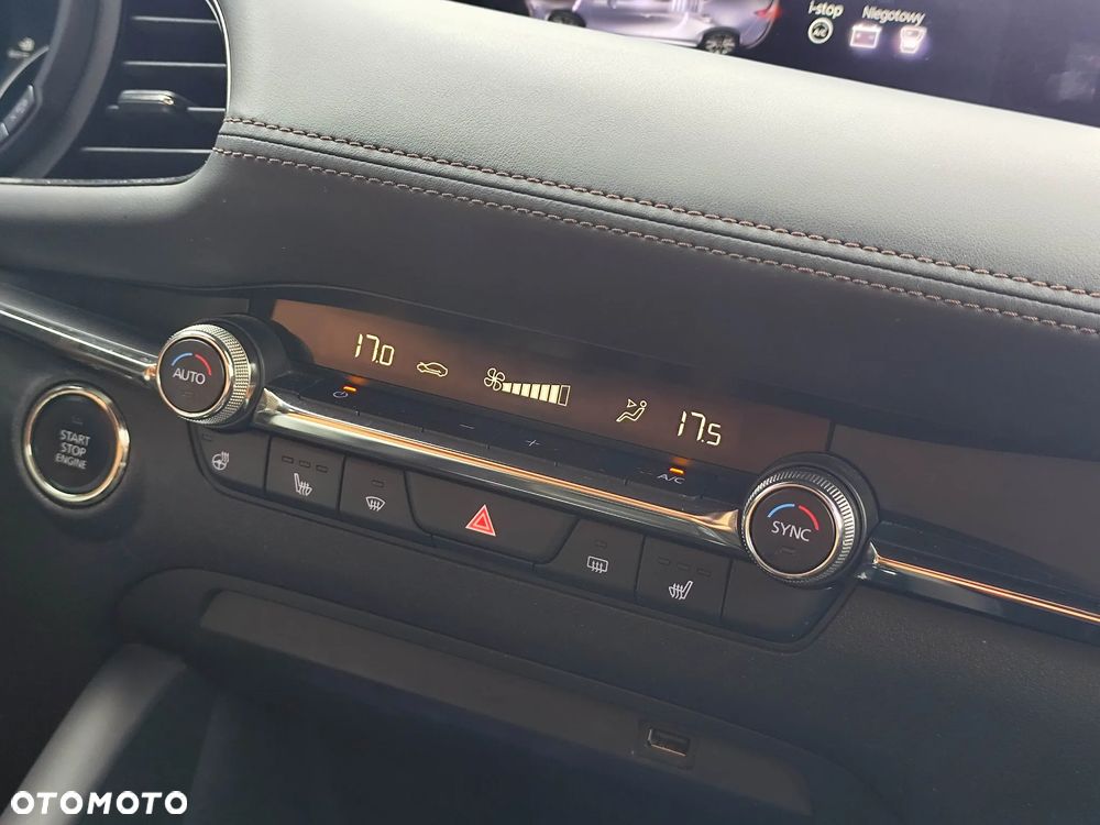 Mazda 3 e-SKYACTIV-G 2.0 M HYBRID DRIVE - 29