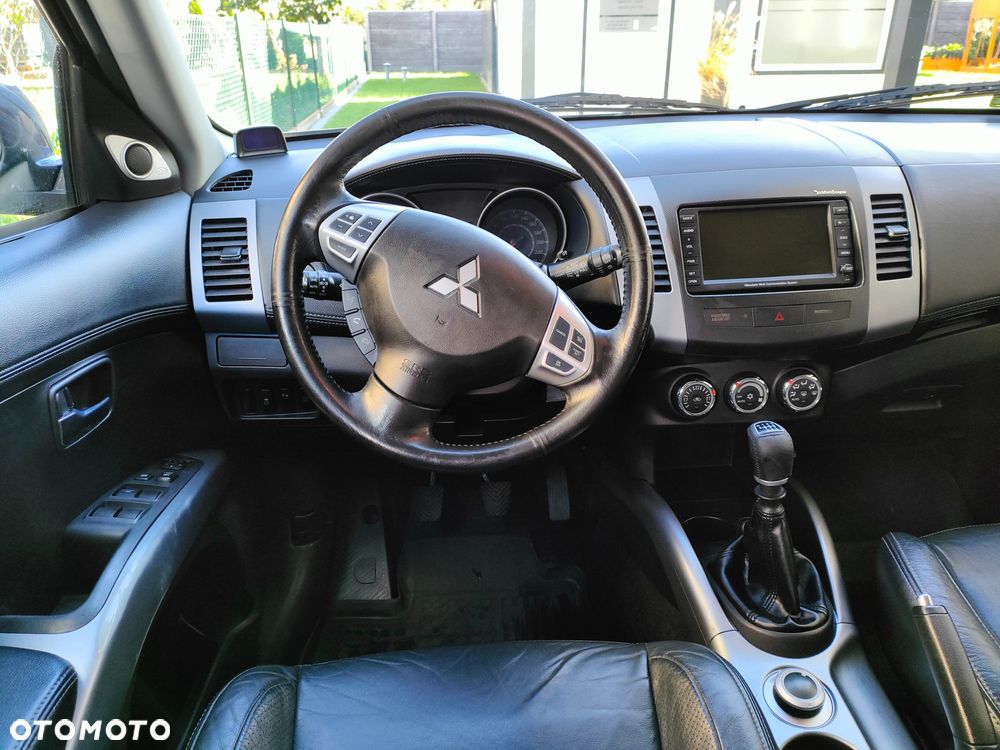 Mitsubishi Outlander - 11