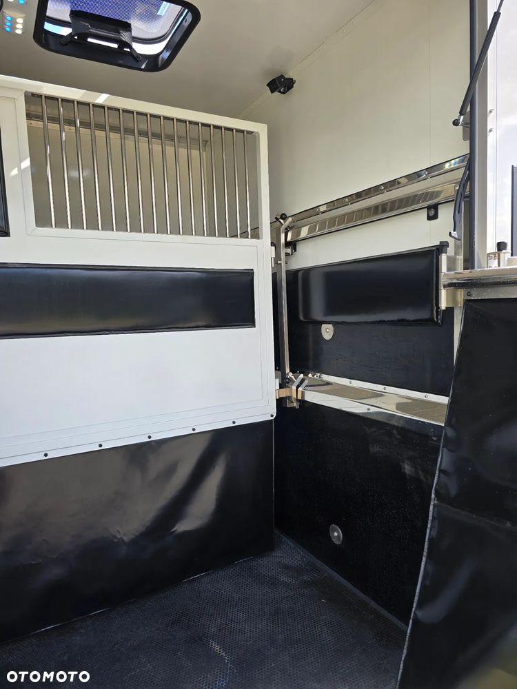 Mercedes-Benz Koniowóz-Sprinter - 23