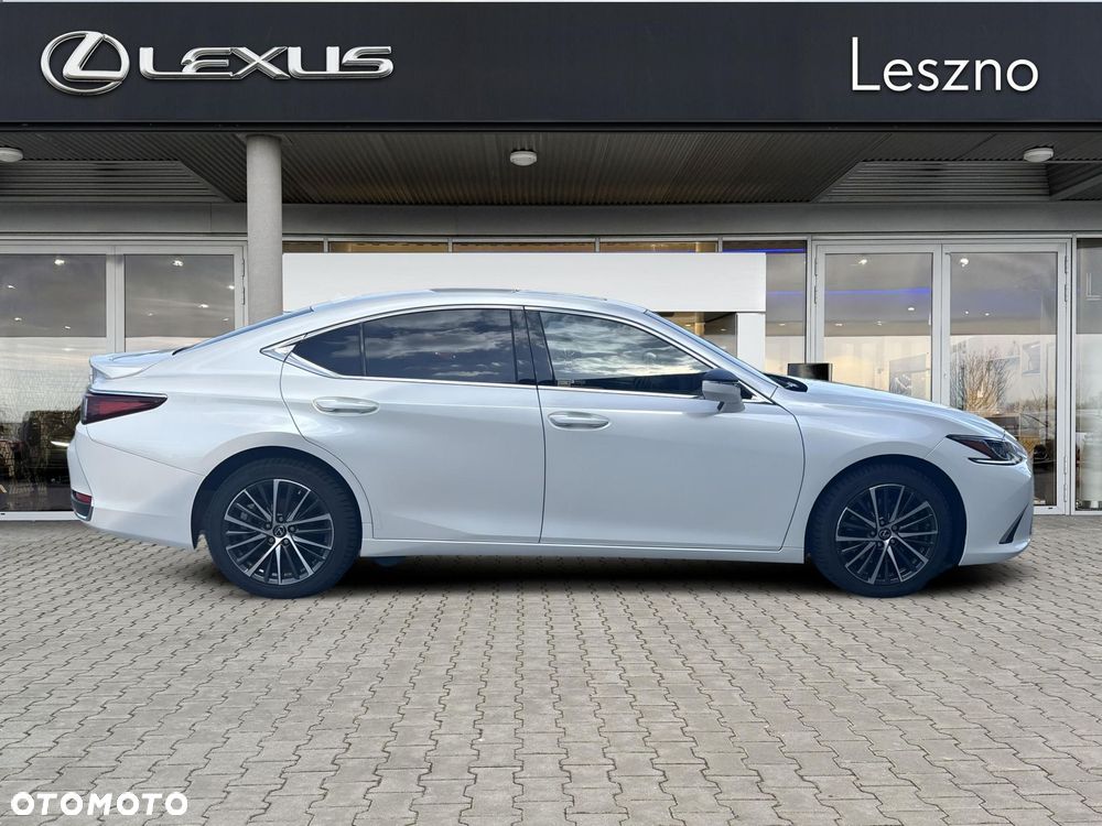 Lexus ES 300h Business Edition - 11