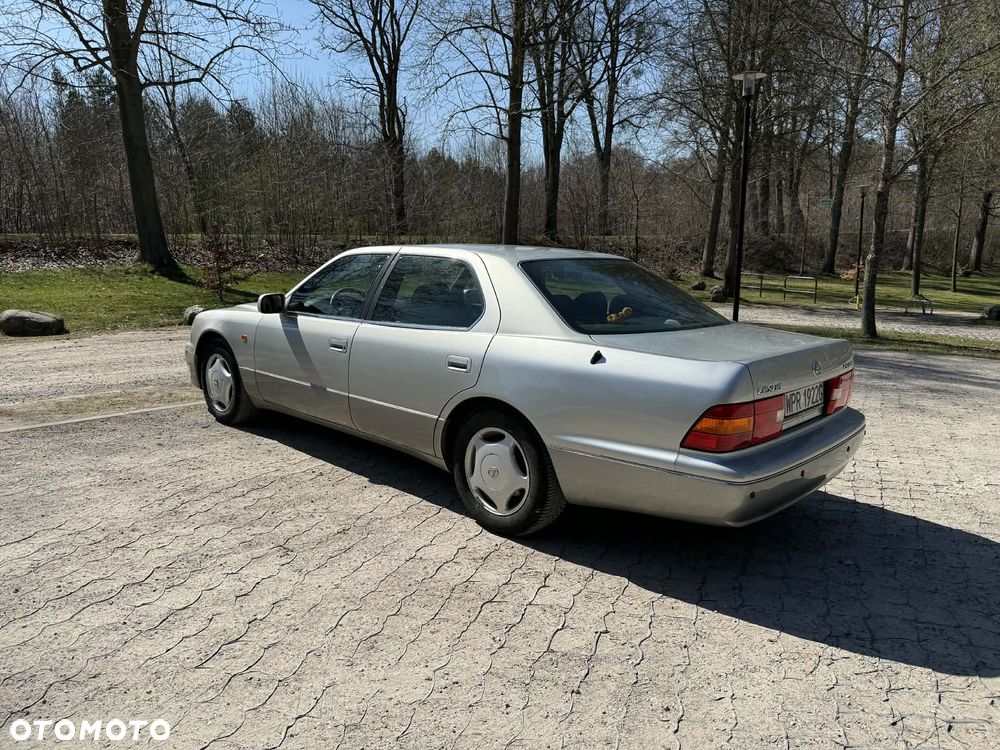 Lexus LS - 3