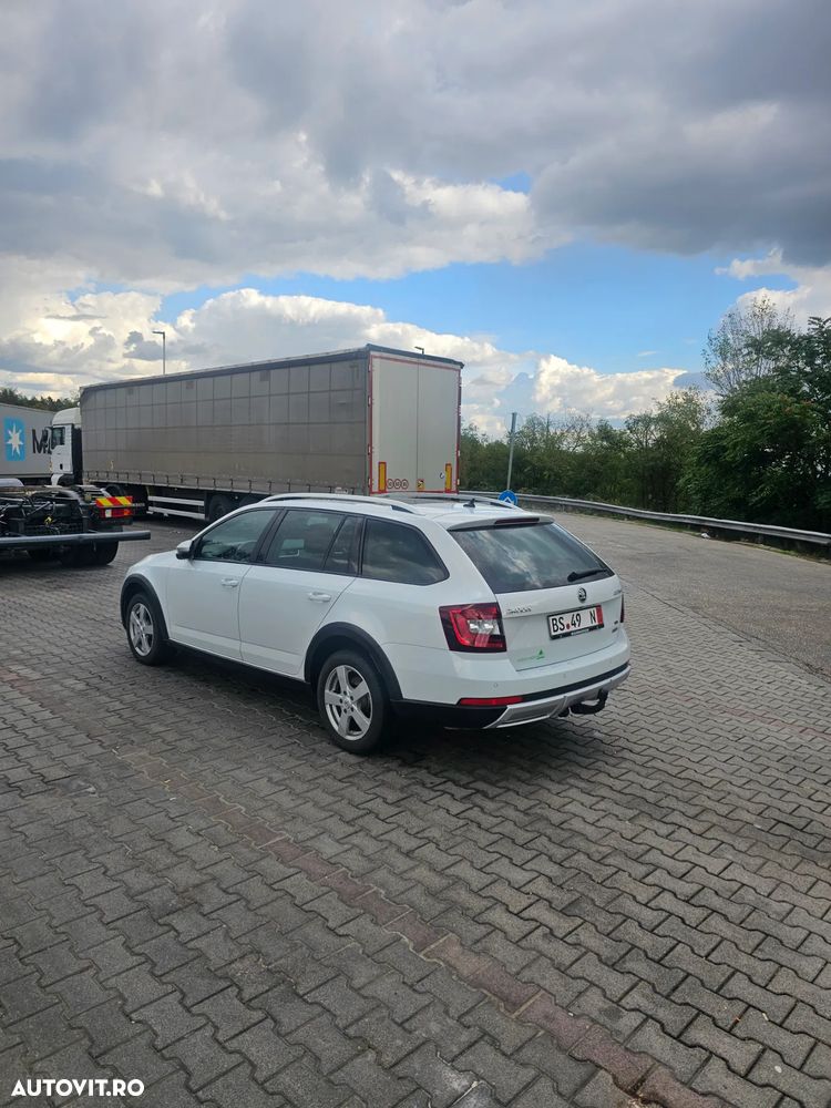 Skoda Octavia Combi 2.0 TDI DSG 4X4 Scout - 11