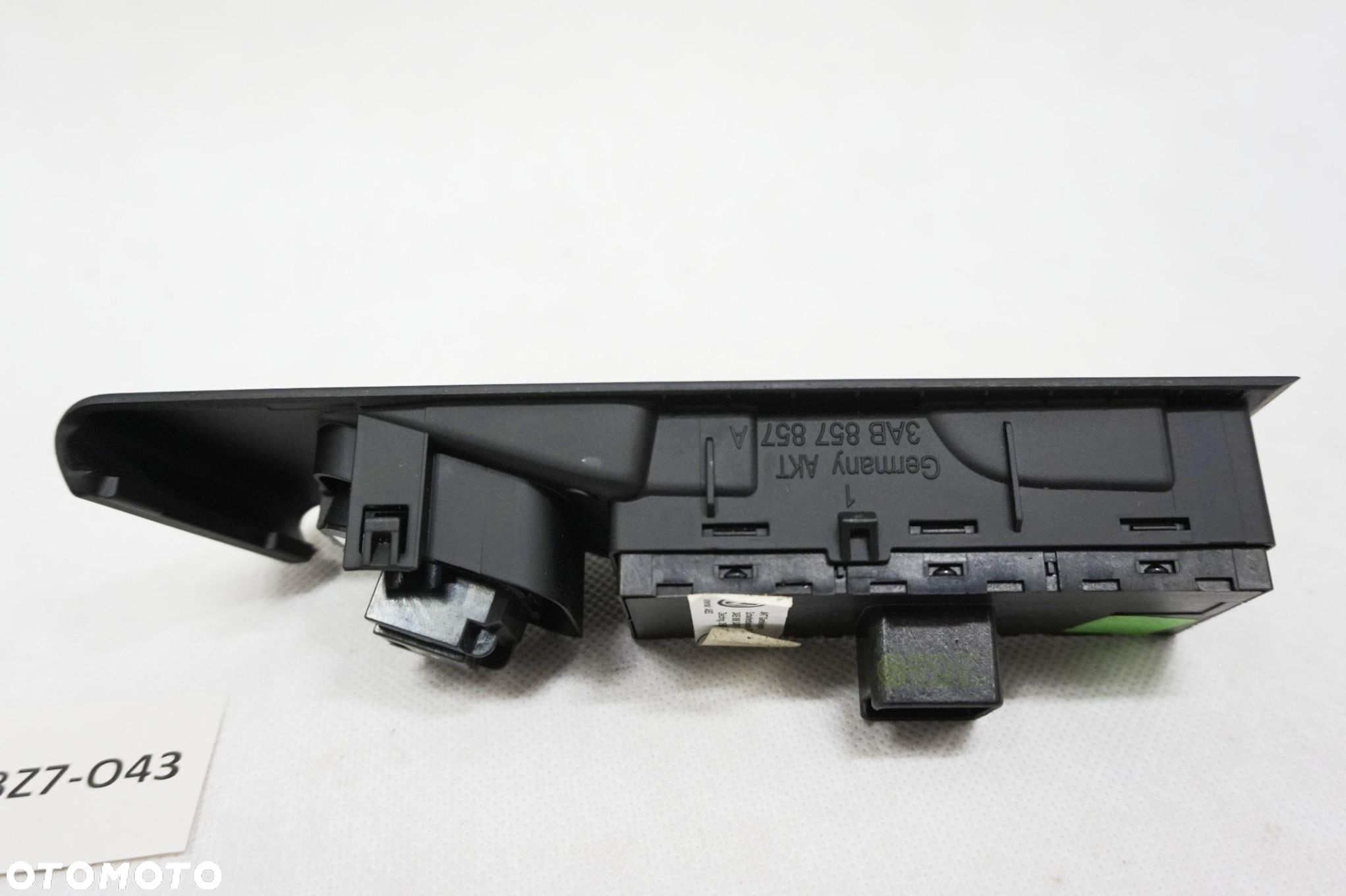 PANEL SZYB VW PASSAT B7 3AB857857A - 3