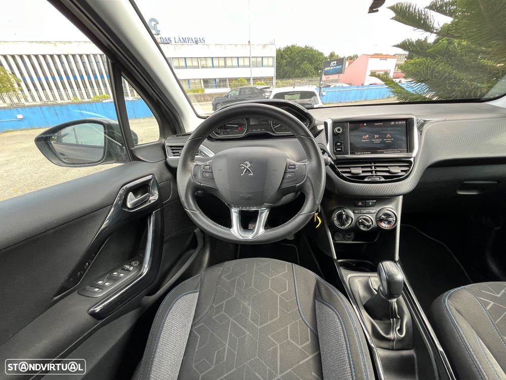 Peugeot 2008 1.5 BlueHDi Signature - 52