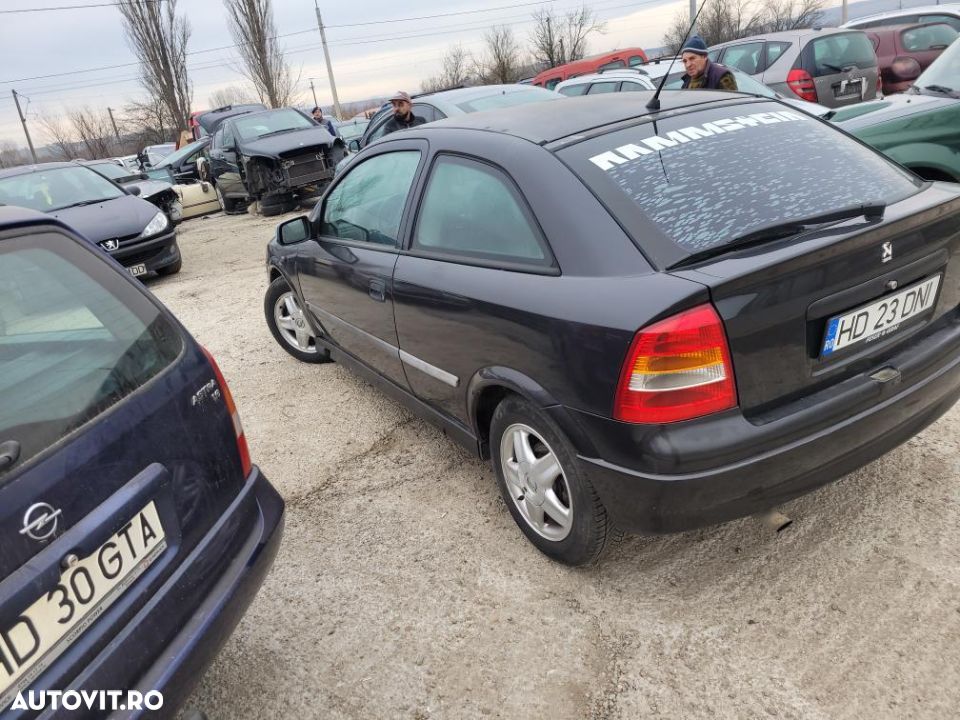 dezmembrez opel astra g - 1