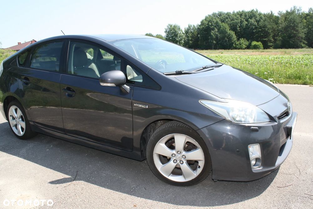 Toyota Prius 1.8 HSD Prestige - 2