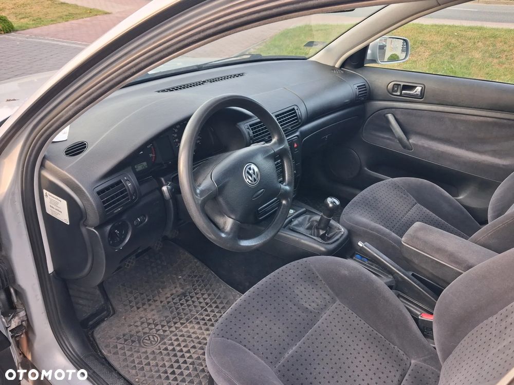 Volkswagen Passat 1.8 - 7
