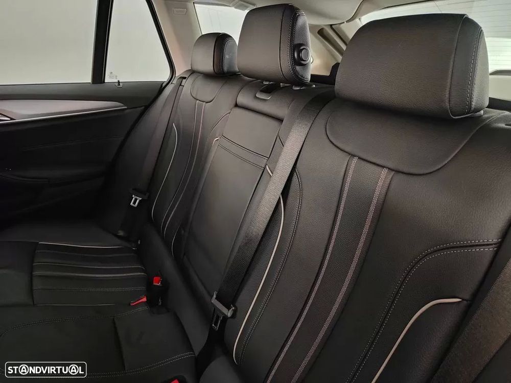 BMW 520 e Line Luxury - 40