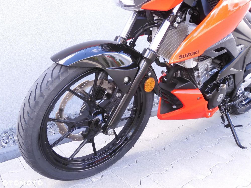 Suzuki GSX - 24