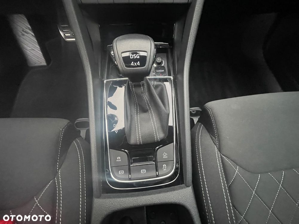 Skoda Karoq 2.0 TDI SCR 4x4 DSG Sportline - 31