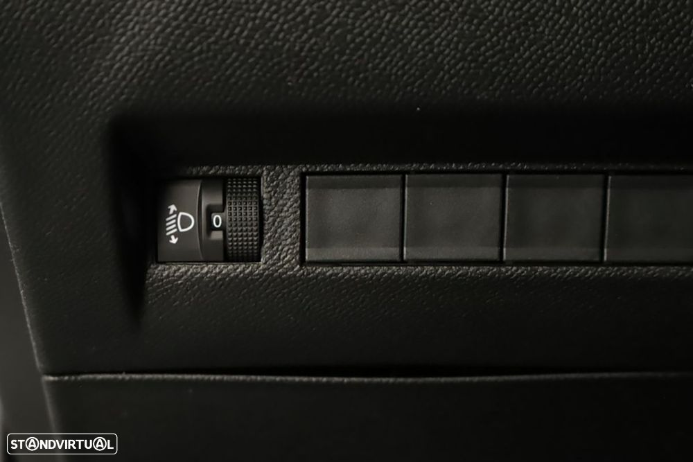 Peugeot e-2008 54 kWh Allure - 20