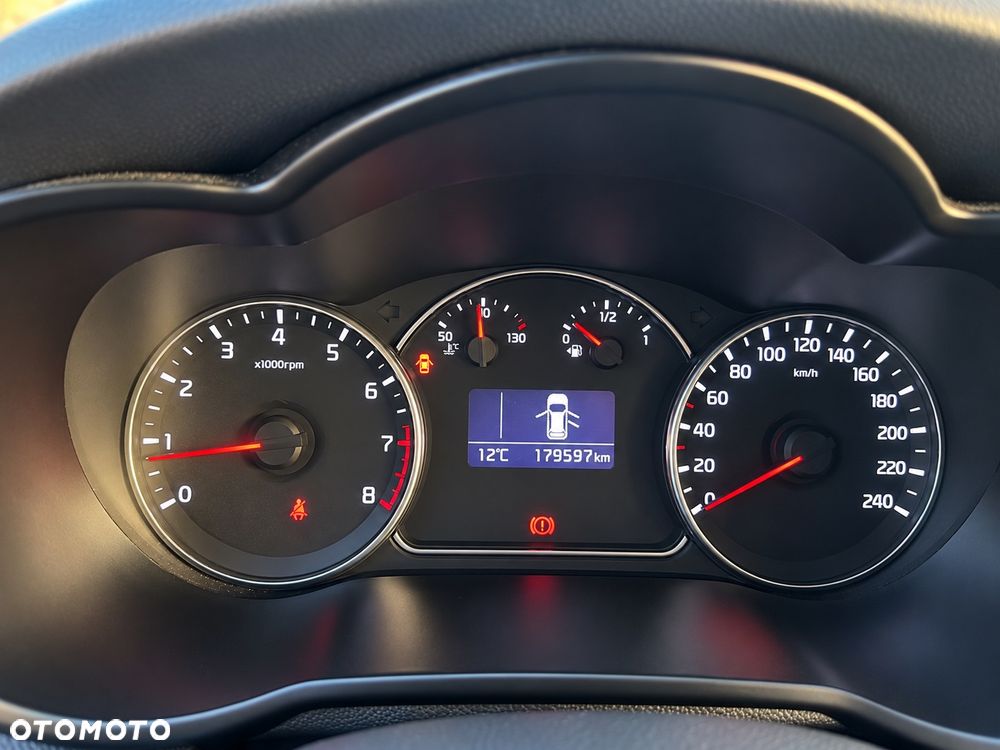 Kia Carens - 10