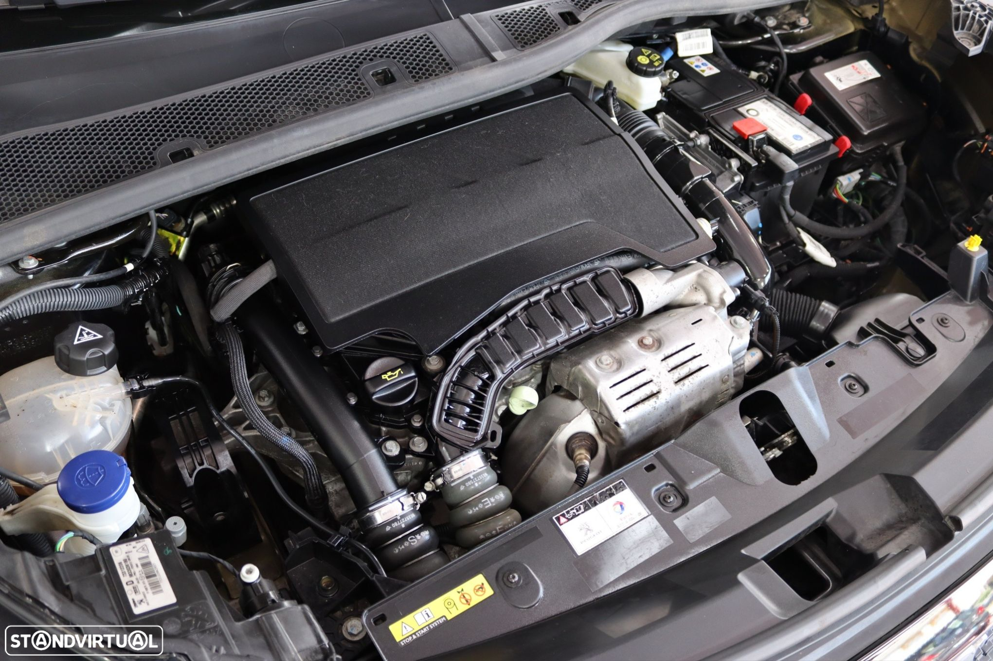 Peugeot 2008 1.2 PureTech Allure EAT8 - 15