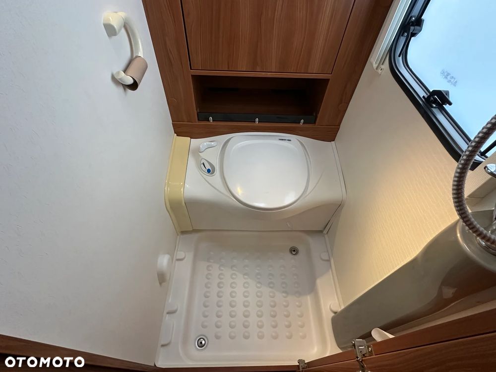 Dethleffs 550 NOMAD z przedsionkiem Isabella i łóżkami piętrowymi. - 39