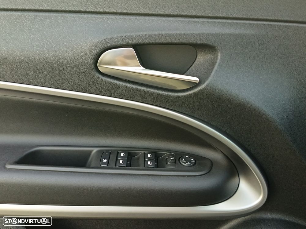 Jeep Avenger 1.2 GSE T3 Summit - 12