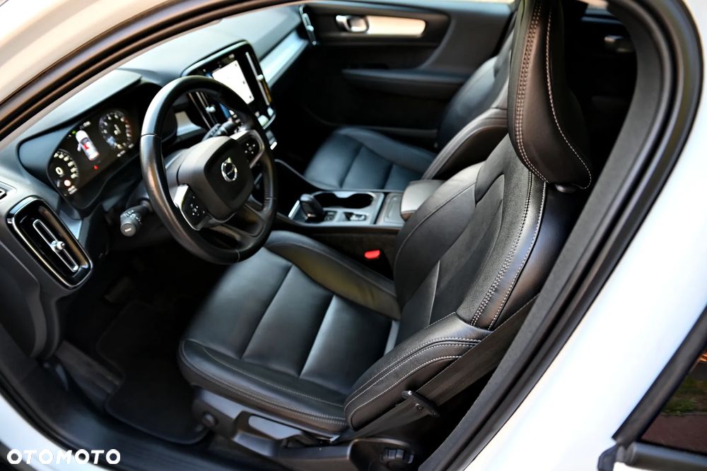 Volvo XC 40 T3 Geartronic Momentum Pro - 19