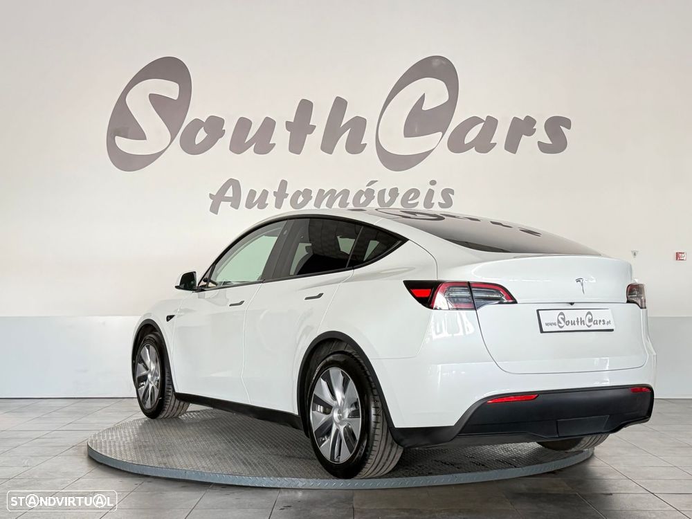 Tesla Model Y - 9