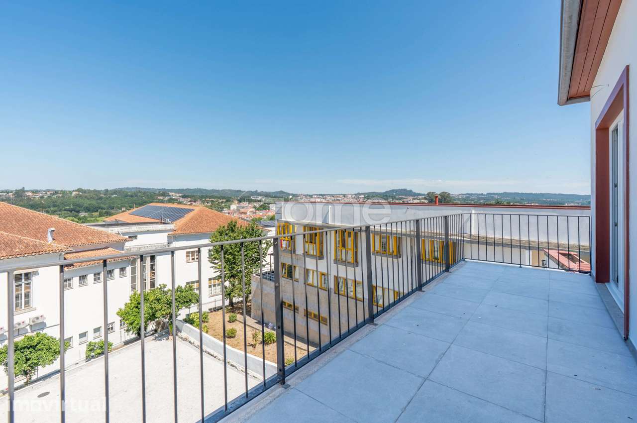 Apartamento T2 no Centro Histórico de Viseu com Terraço e Pátio - Grande imagem: 2/17