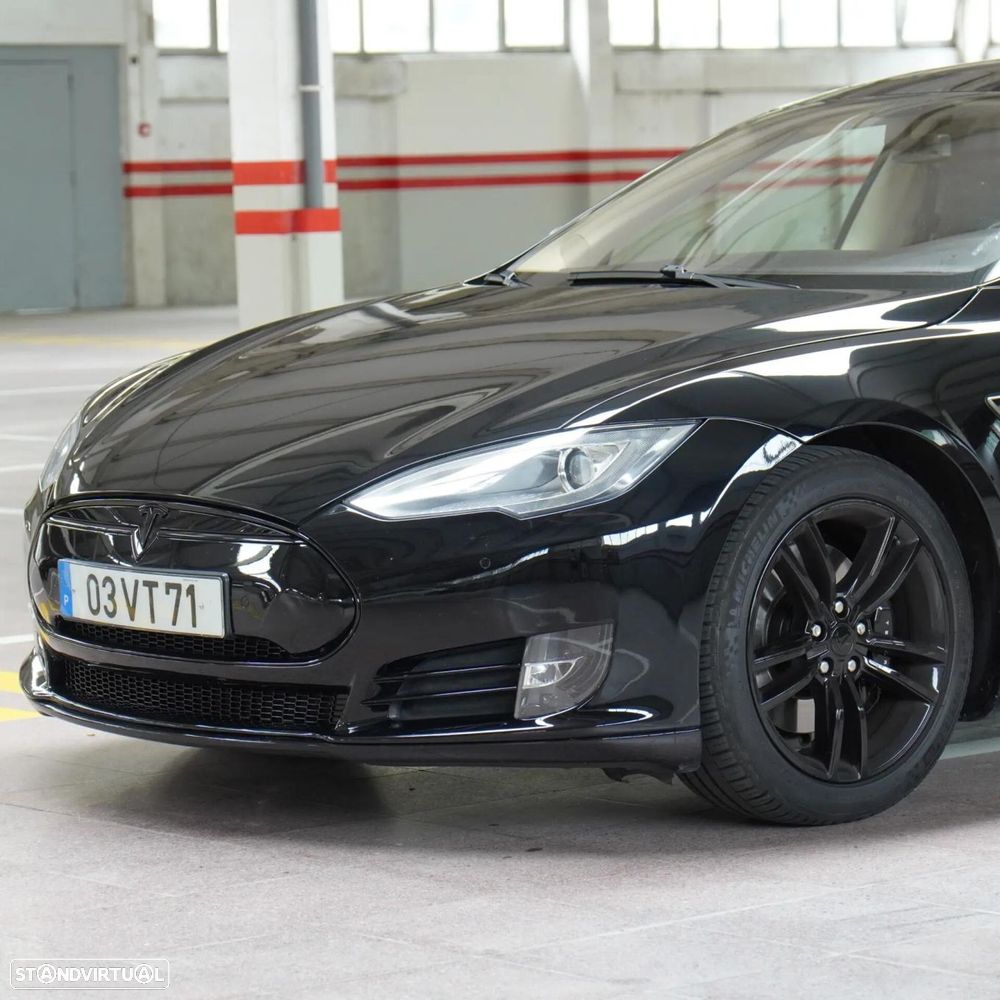 Tesla Model S 85 — fotografia 37