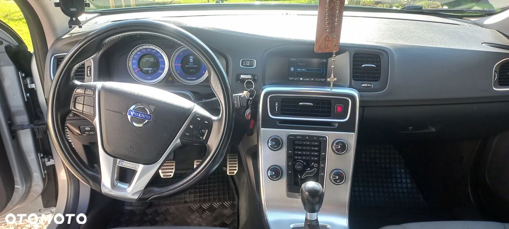 Volvo S60 D3 R-Design - 5