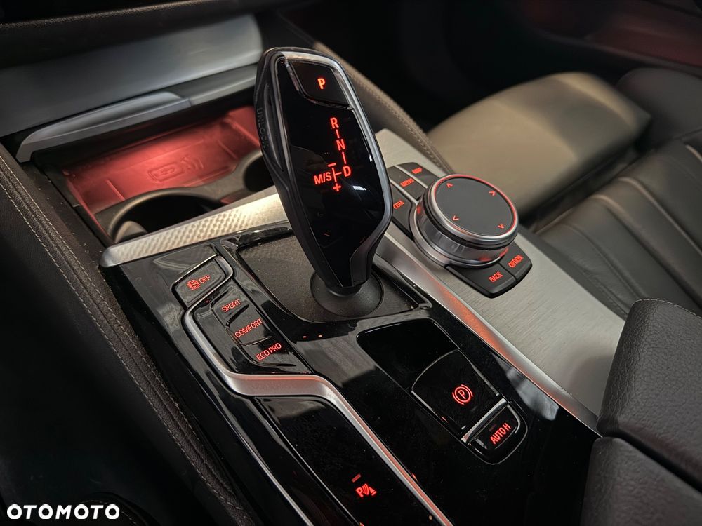 BMW Seria 5 520d M Sport - 24