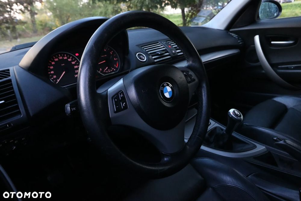 BMW Seria 1 120i - 10