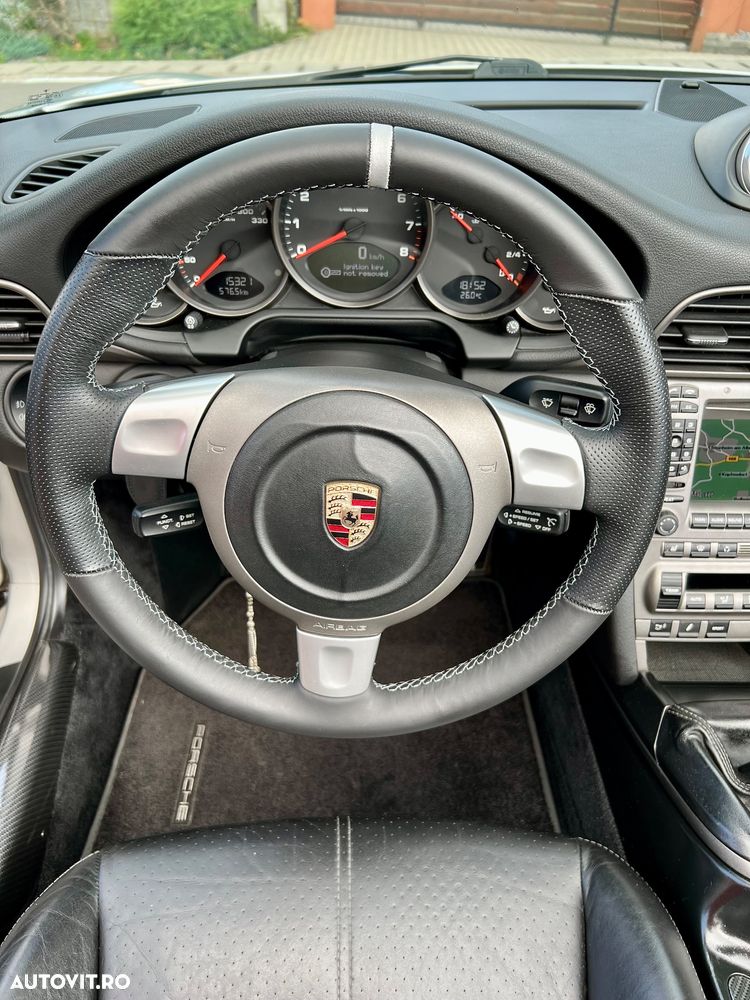 Porsche 911 Carrera - 26