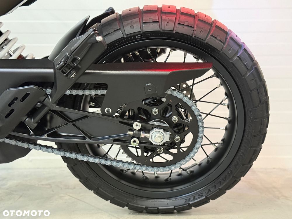 Husqvarna Svartpilen - 32