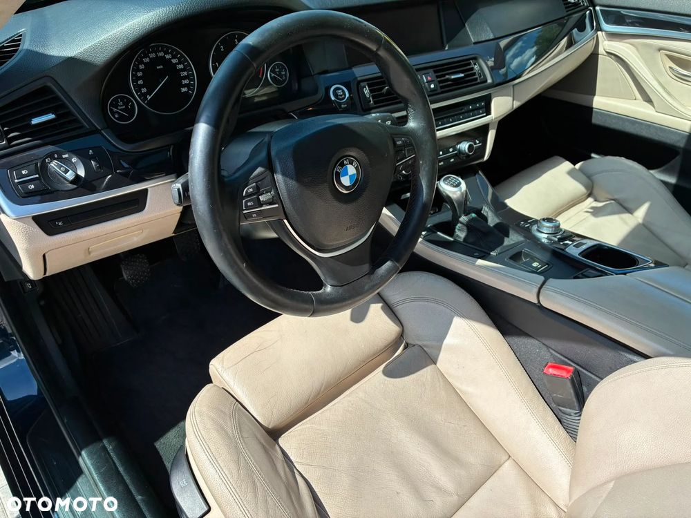 BMW Seria 5 520d - 32