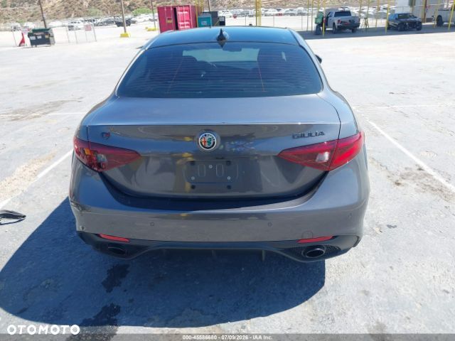 Alfa Romeo Giulia 2.0 Turbo TI Q4 - 16