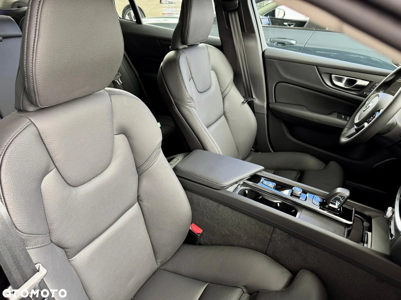 Volvo V60 B4 B Plus Dark - 15