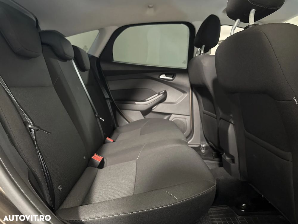 Ford Focus - 13