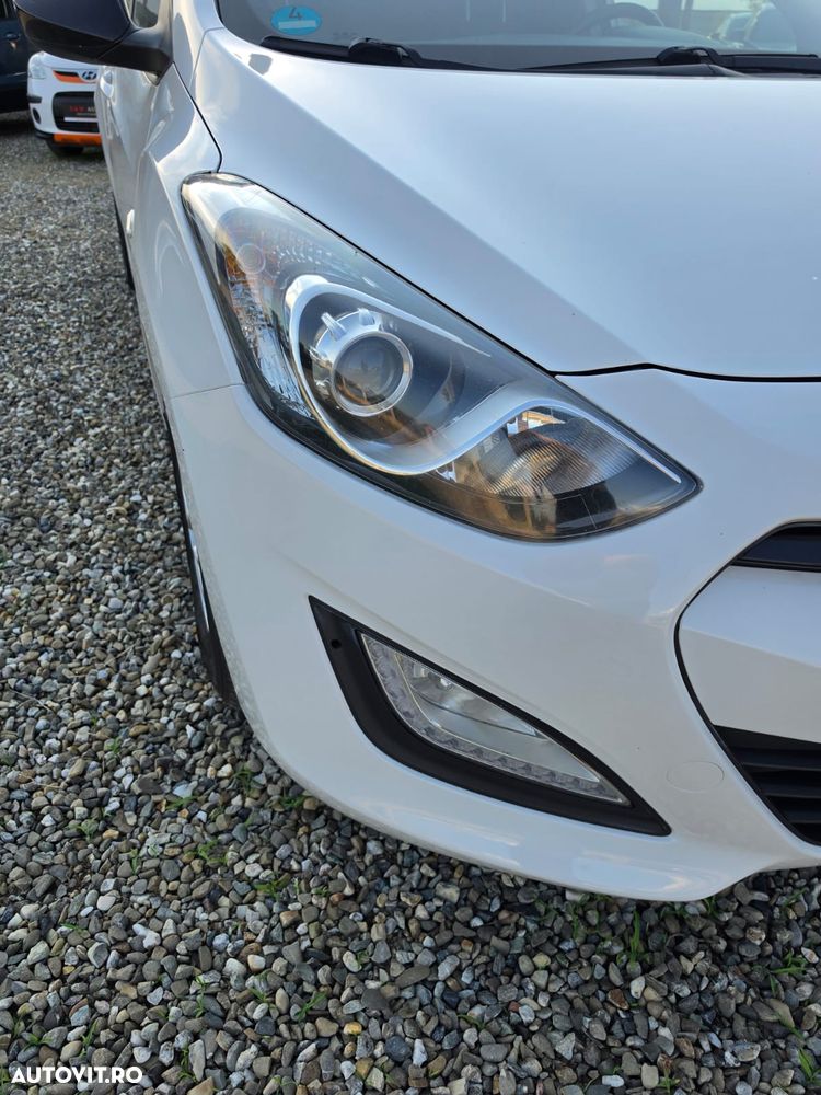 Hyundai i30 i30cw 1.6 Fifa World Cup Edition - 13