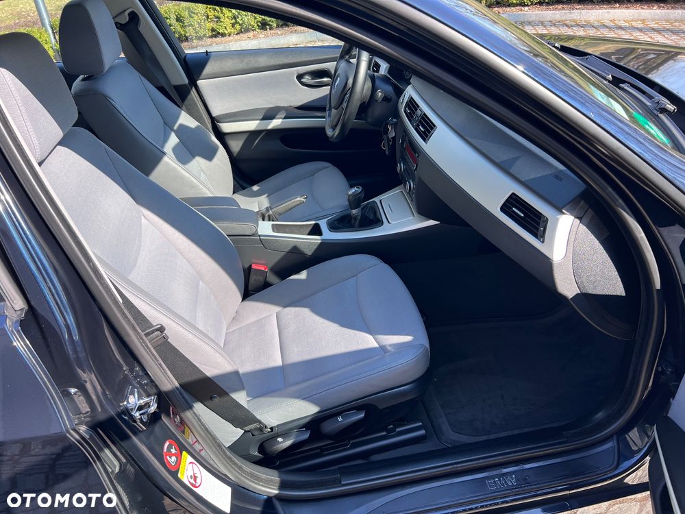 BMW Seria 3 318i Edition Exclusive - 19