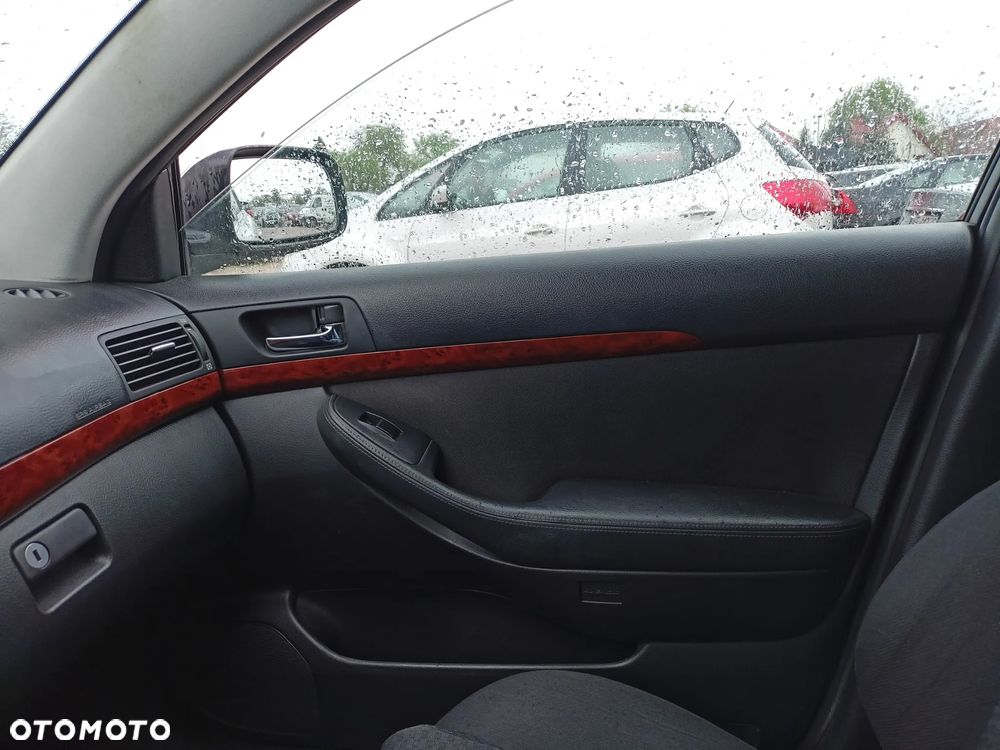 Toyota Avensis - 12