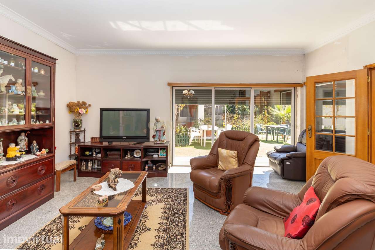 Luxuosa Moradia T4 em Belverde com espaço aconchegante - Grande imagem: 4/41