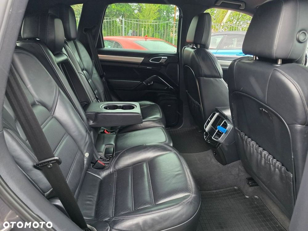 Porsche Cayenne S - 32