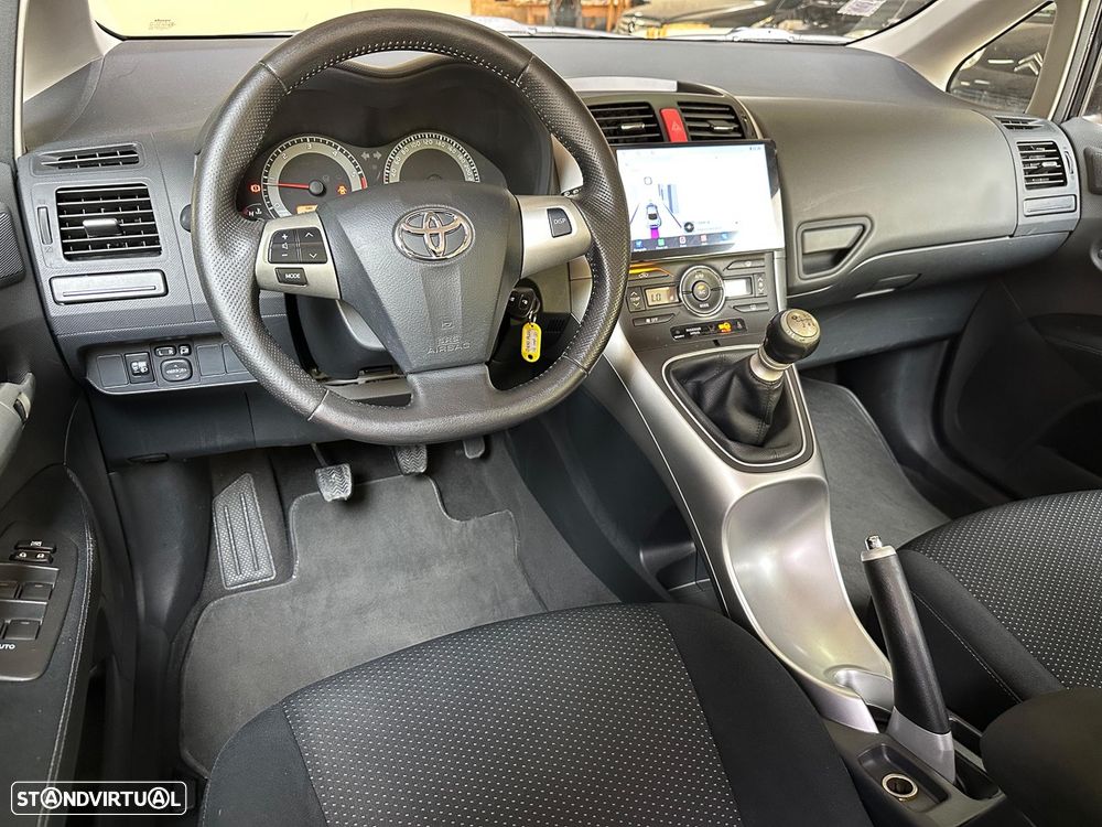 Toyota Auris 1.4 D-4D Exclusive+Navi - 21