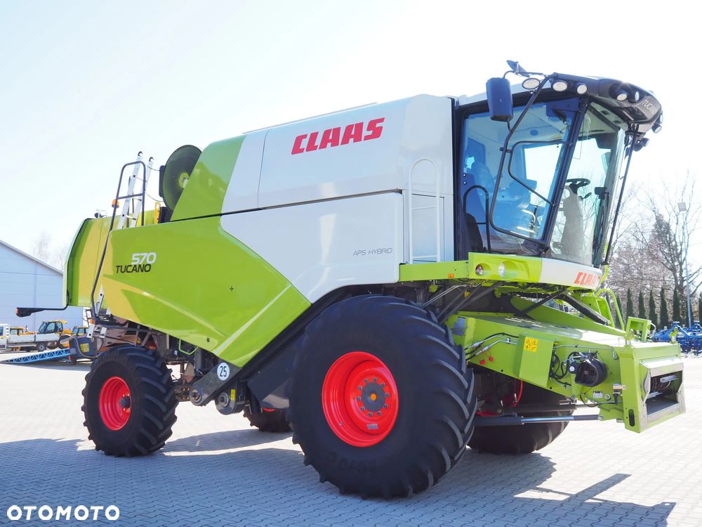 Claas Tucano 570 + V680 - 5