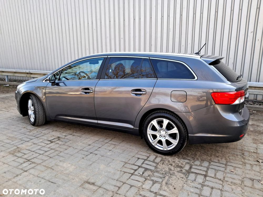 Toyota Avensis 2.0 D-4D Executive - 5