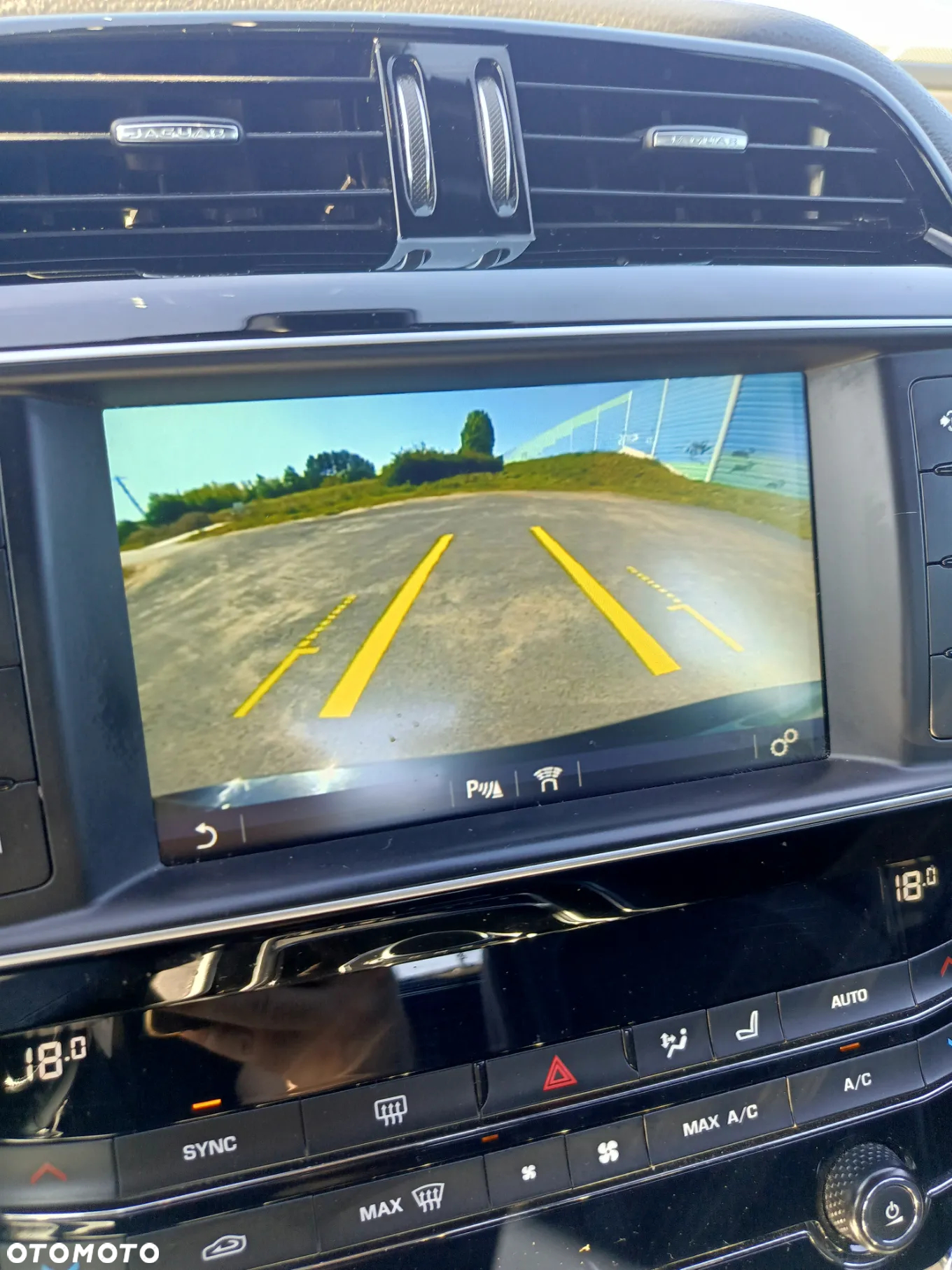Jaguar XE 2.0 D R-Sport - 27