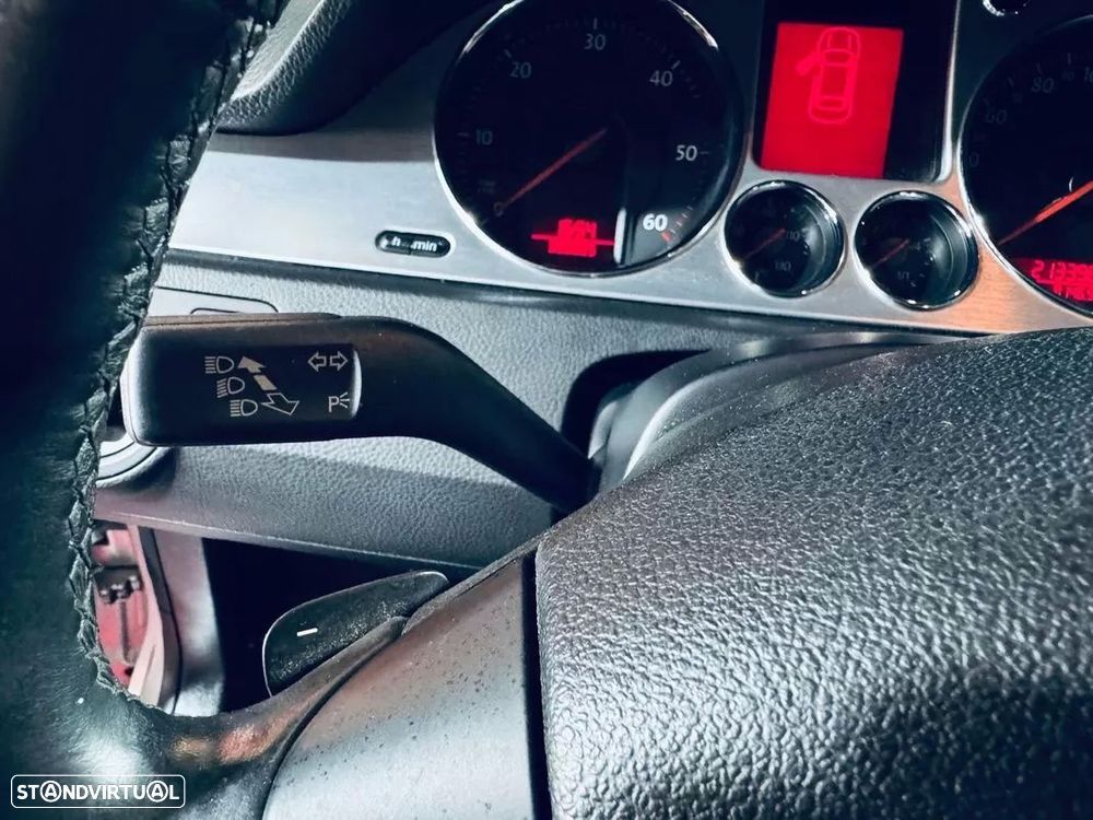 VW Passat Variant 2.0 TDi Highline DSG - 26